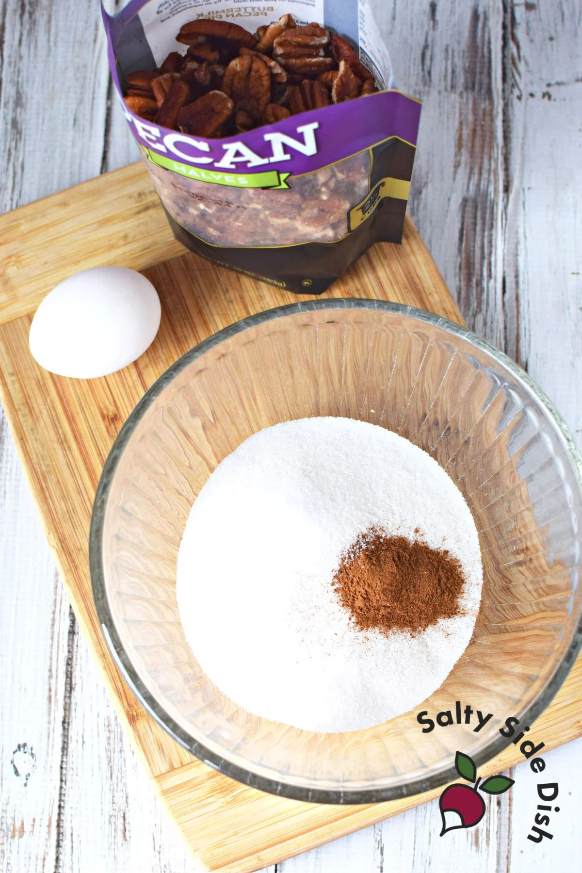 mix sugar and dry cinnamon powder in a bowl.