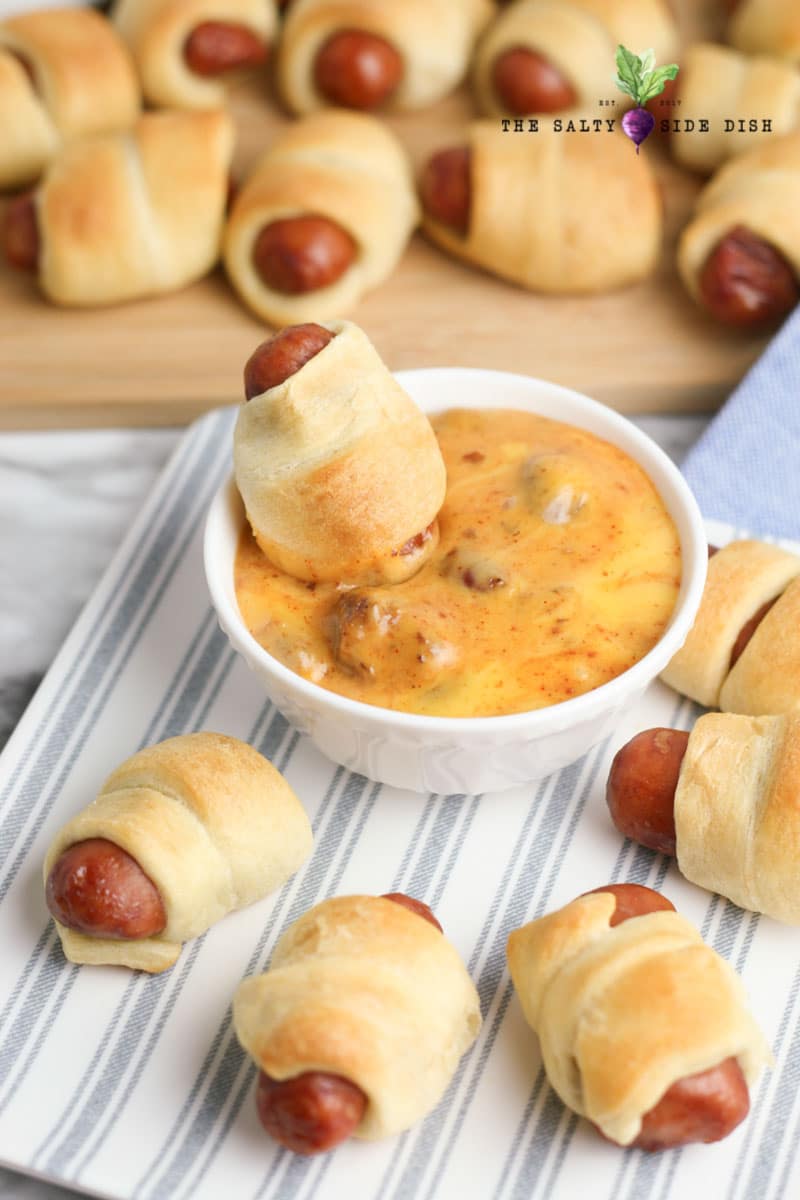 Mini Pigs in a Blanket with Chili Cheese Dip Recipe