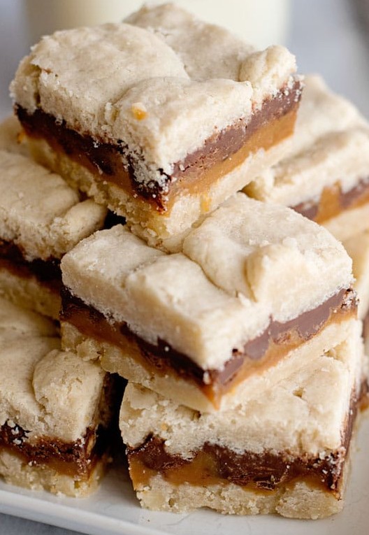 Gooey Chocolate Caramel Cookie Bars Recipe