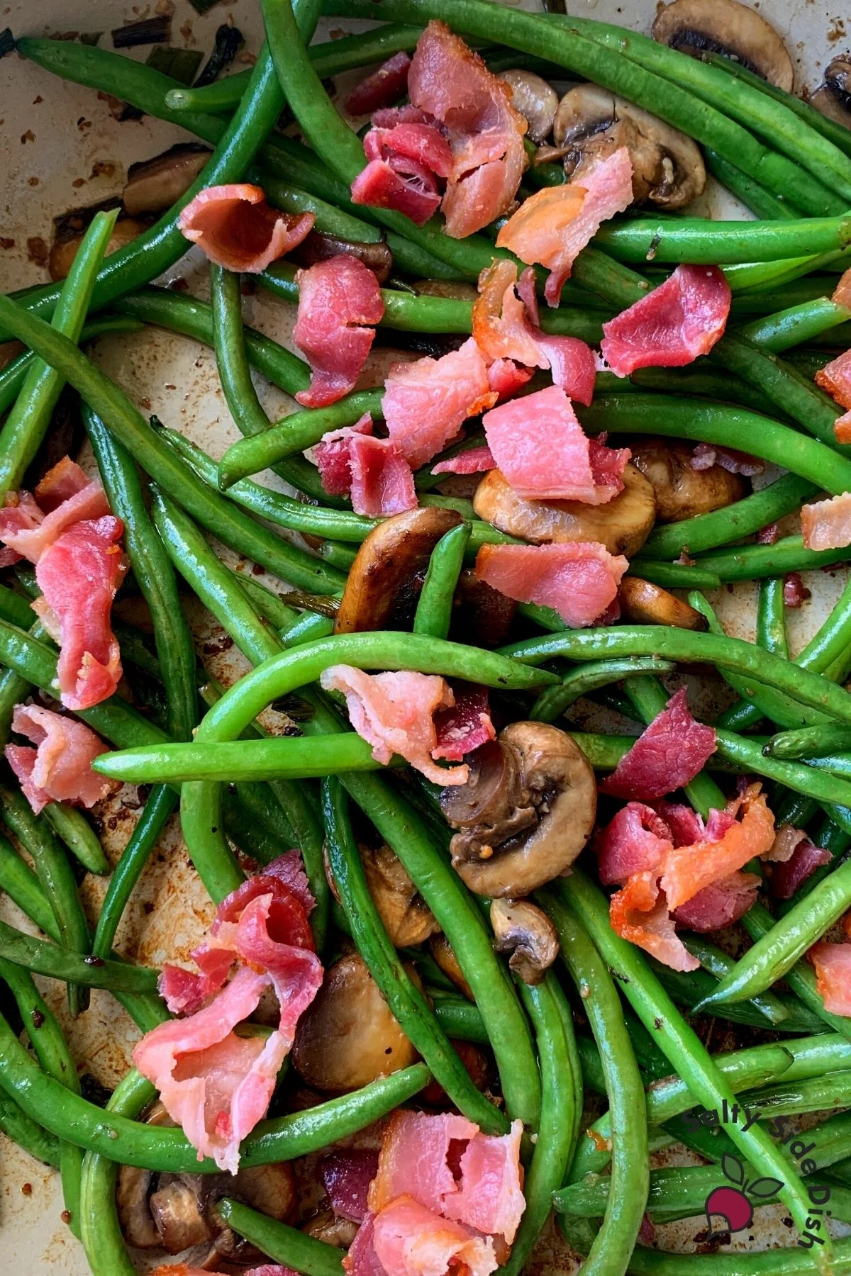 green beans, bacon and mushrooms cooked in a pan