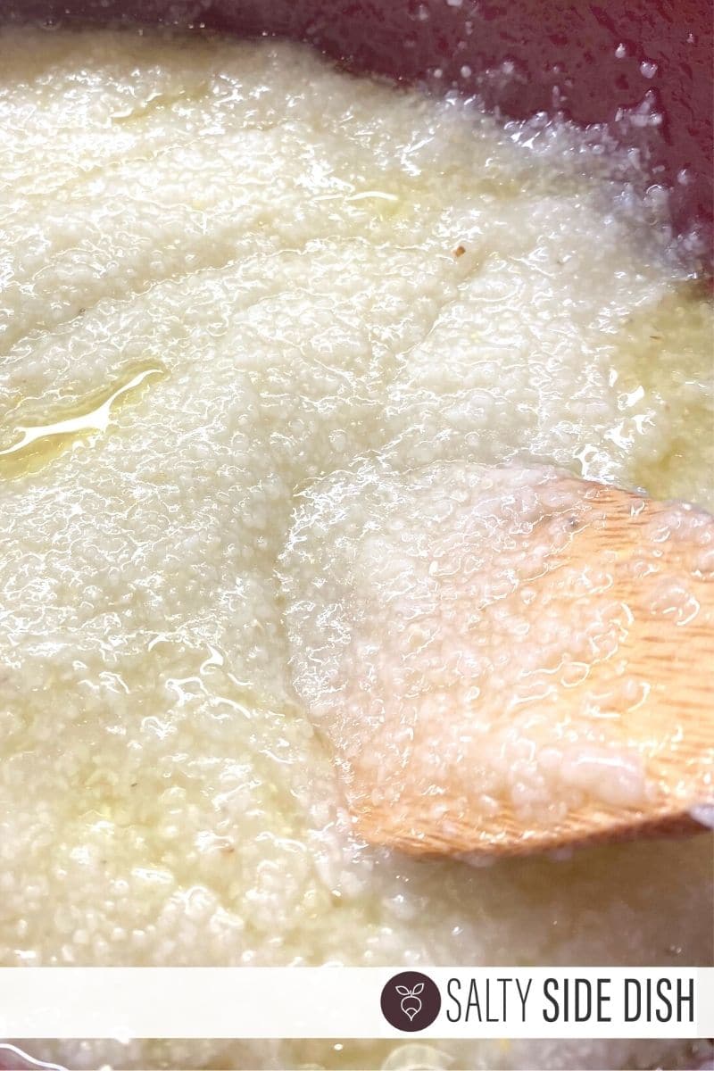 slow cooker grits being served up