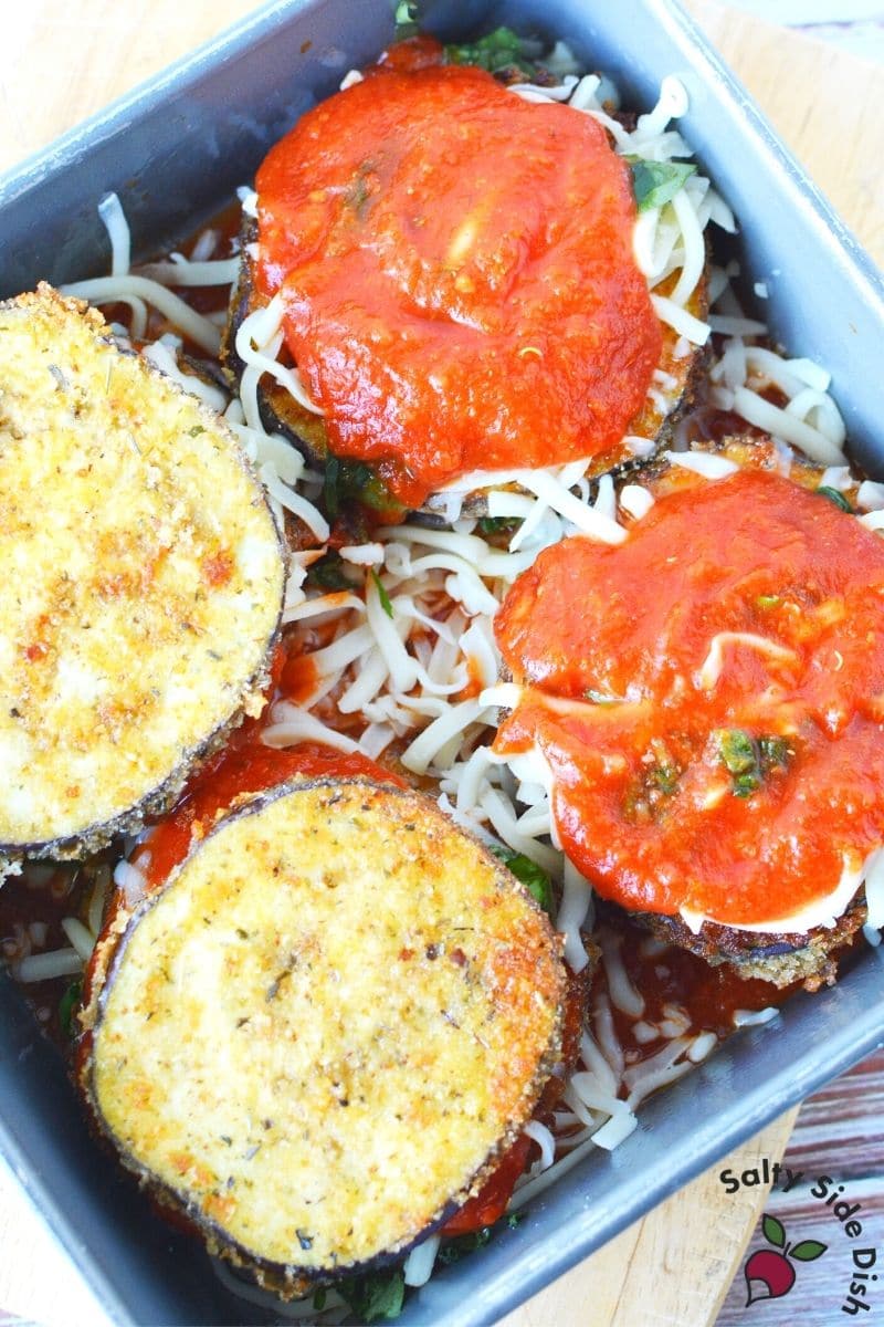 best eggplant slices with marinara sauce, seasoning like salt and pepper and fresh basil
