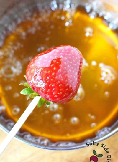 tanhulu strawberries over a sugared pan.