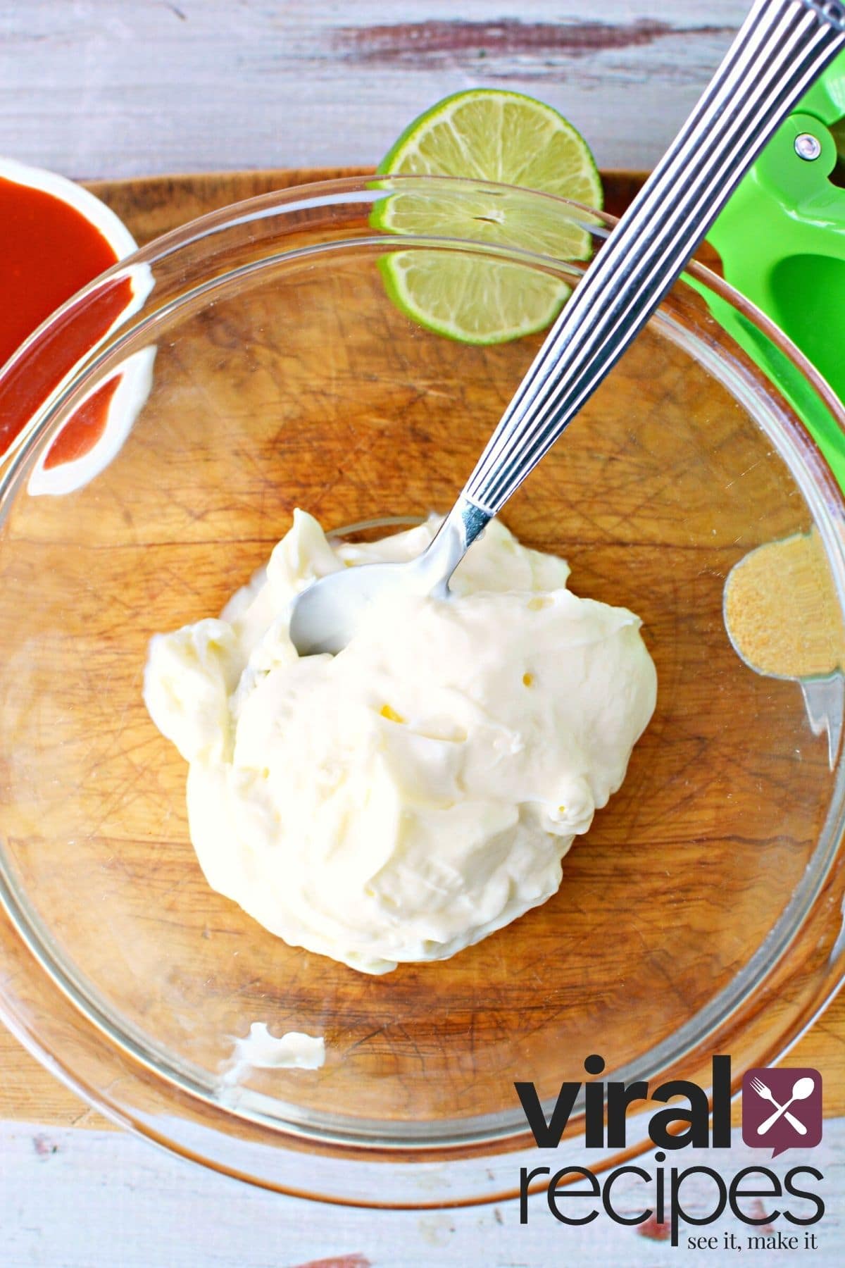 sriracha aioli ingredients.