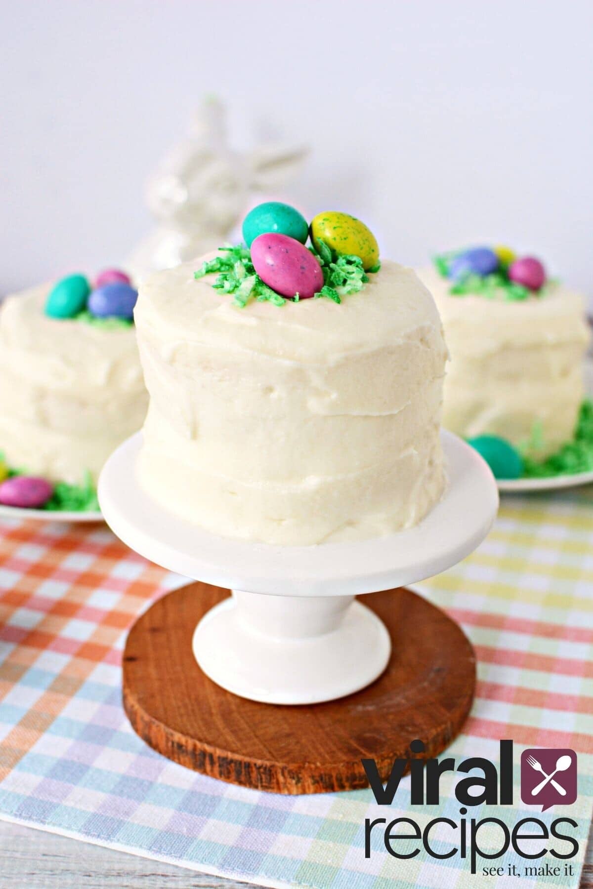 mini Easter cakes.
