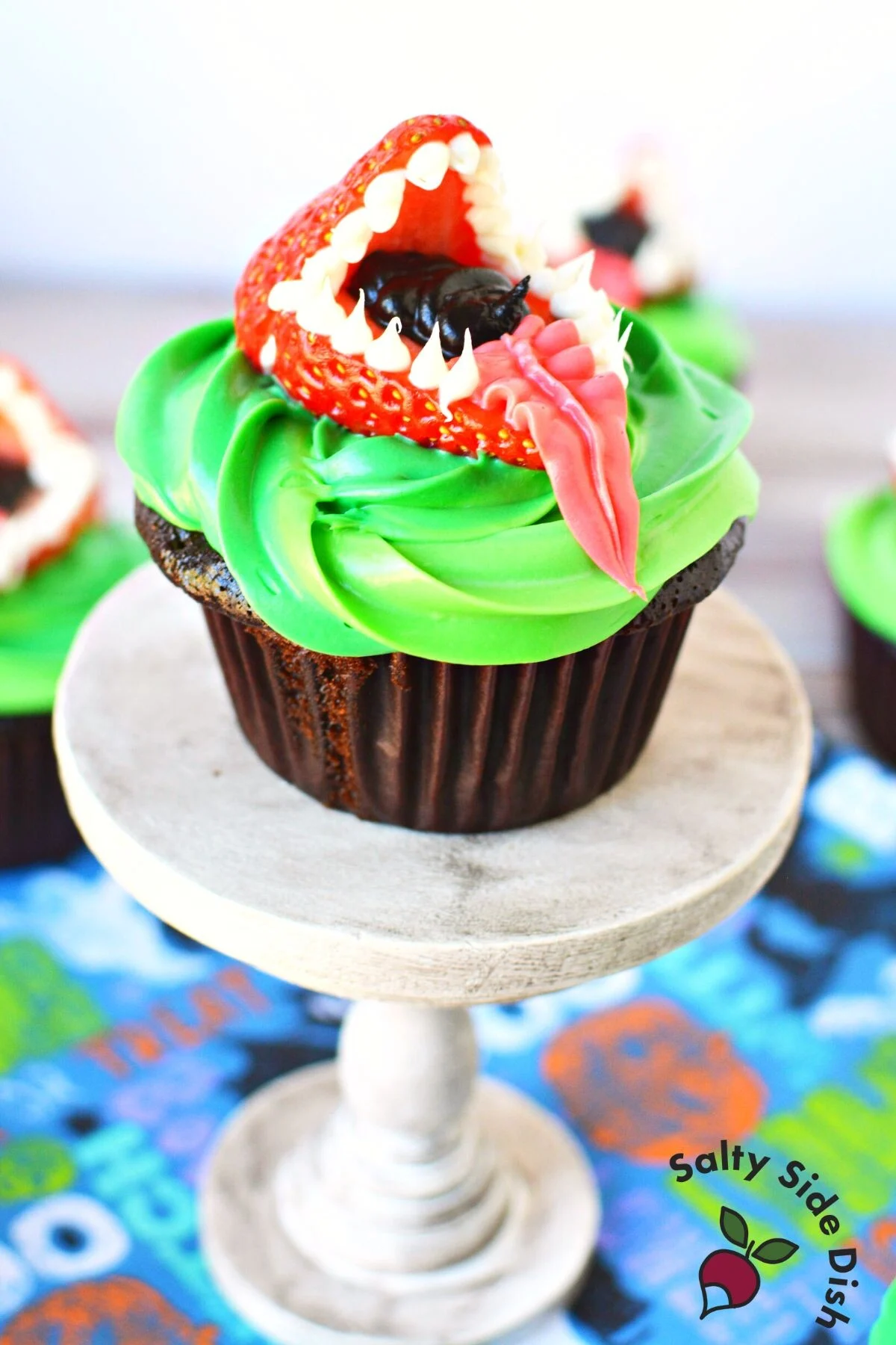 how to make feed me Seymour cupcakes.