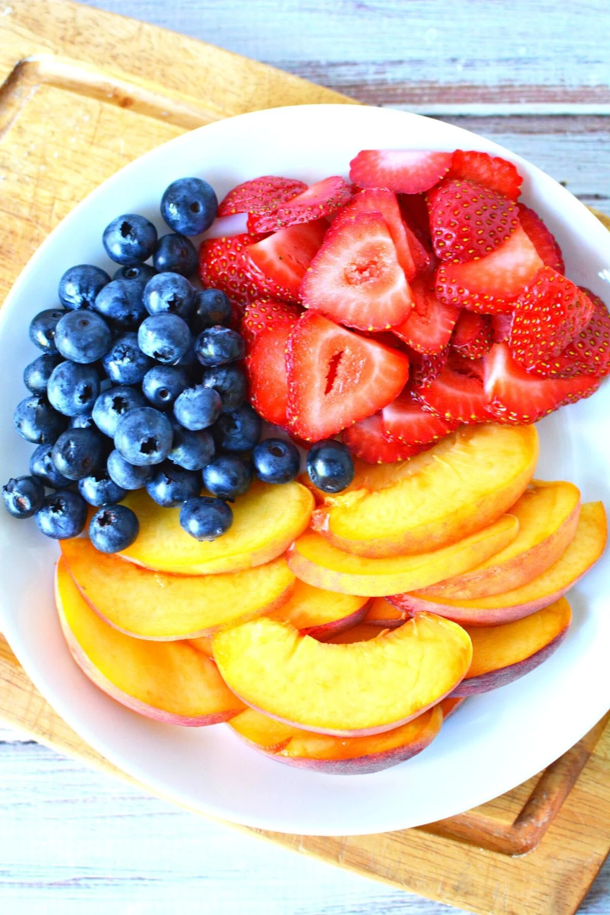 plate of fresh fruit.