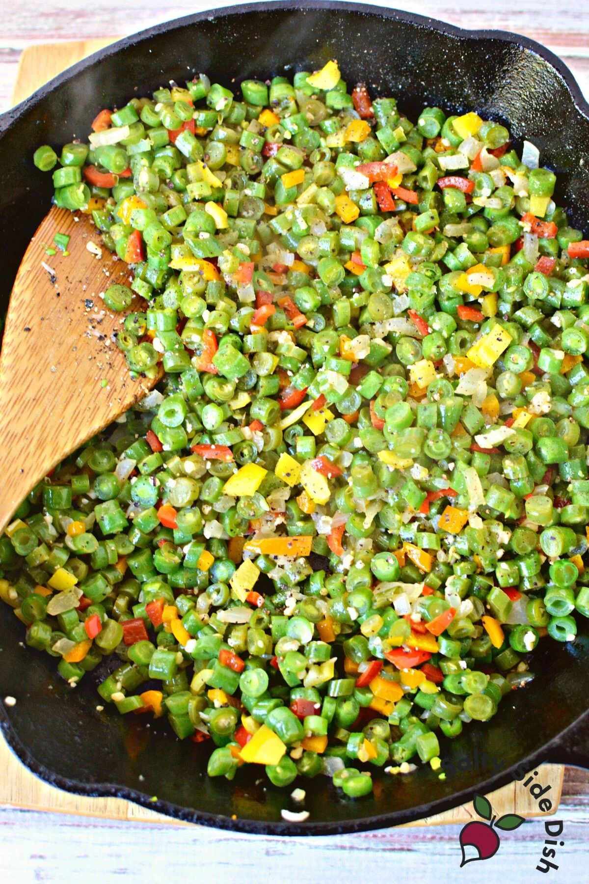 how to make sautéed green beans and bell peppers.