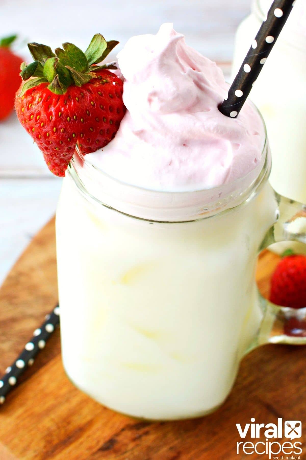 Strawberry Whipped Milk (Dalgona)