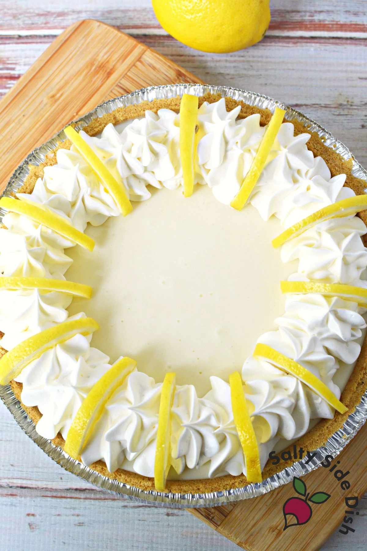 viral lemonade pie with lemon slices.