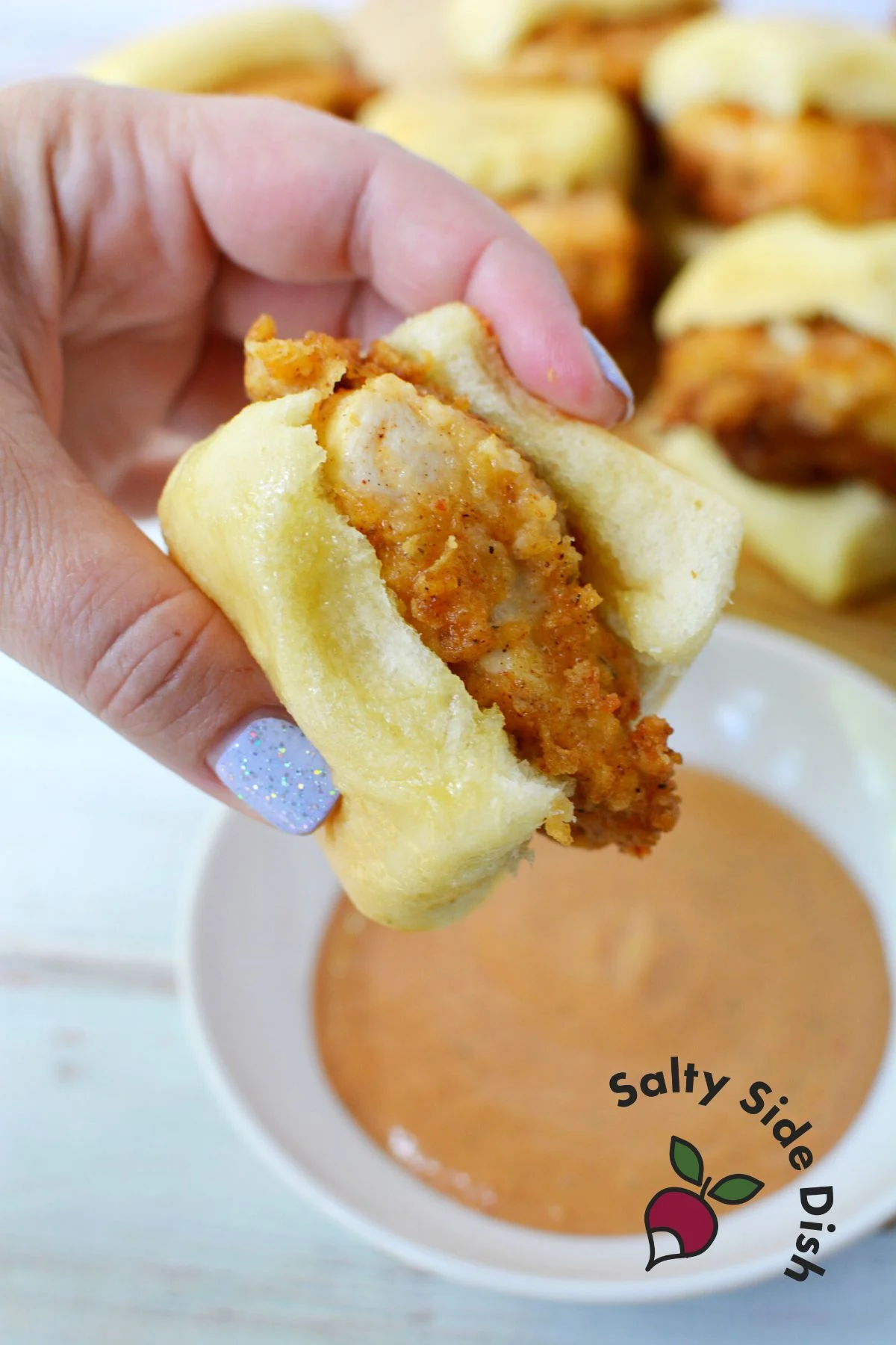 easy breakfast chicken and yeast roll sandwiches