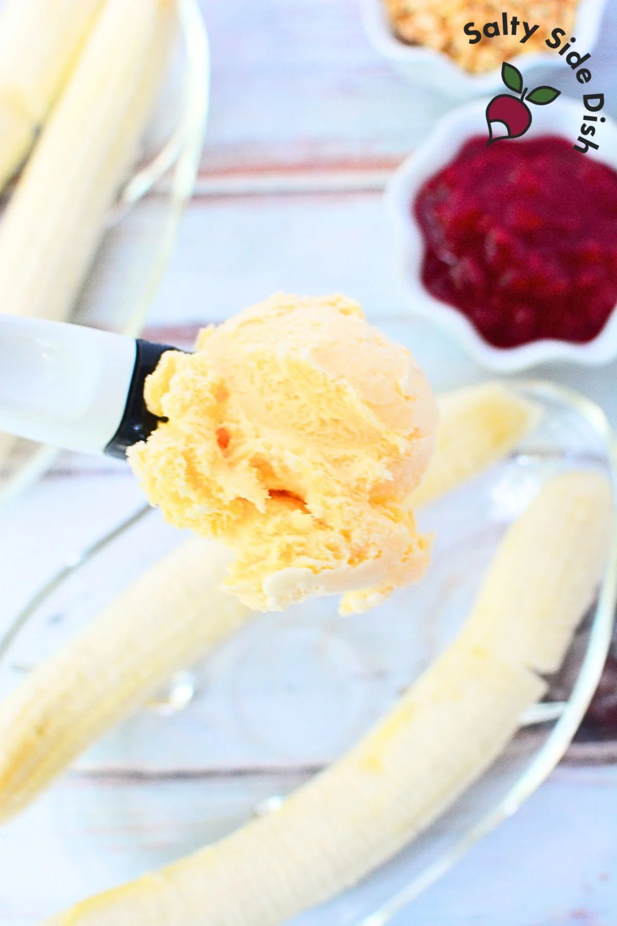 how to make a banana split with vanilla ice cream.