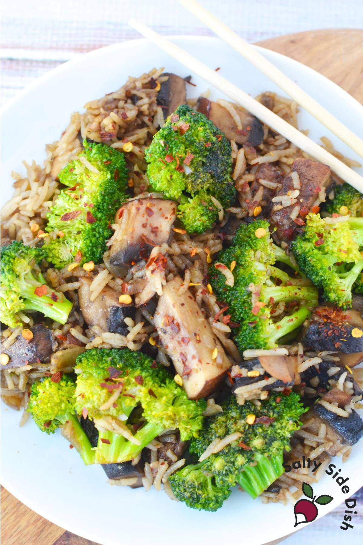 large plate of stir fry with mushrooms and broccoli.