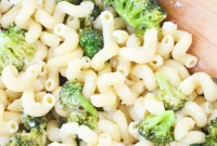 Cheesy Garlic Parmesan Cavatappi with Roasted Broccoli