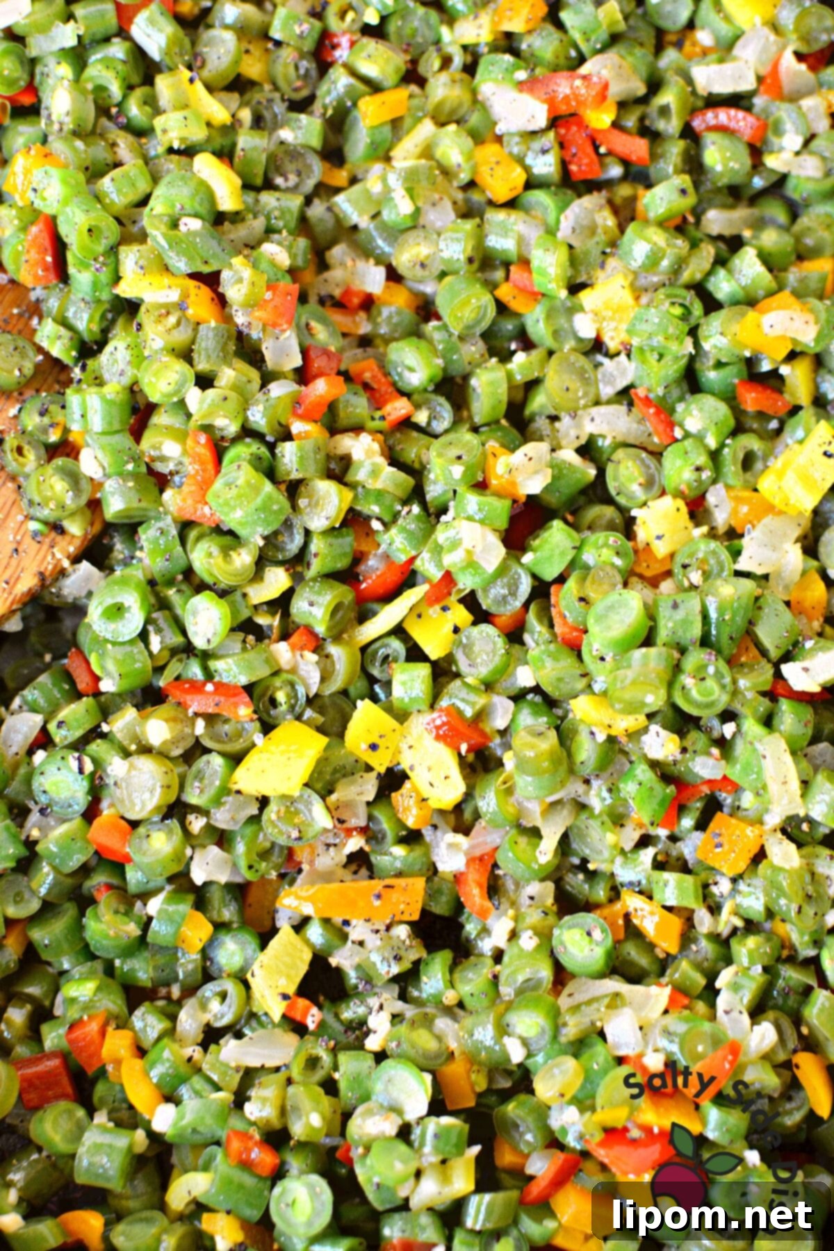 Bite-Sized Green Beans 6 Delicious side dish recipes with fresh green beans and colorful vegetables.