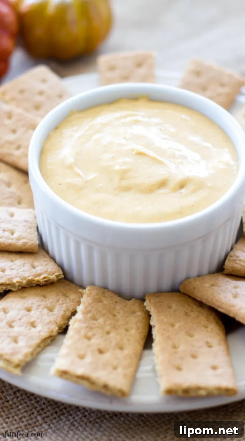 pumpkin pie fluff dip with graham crackers