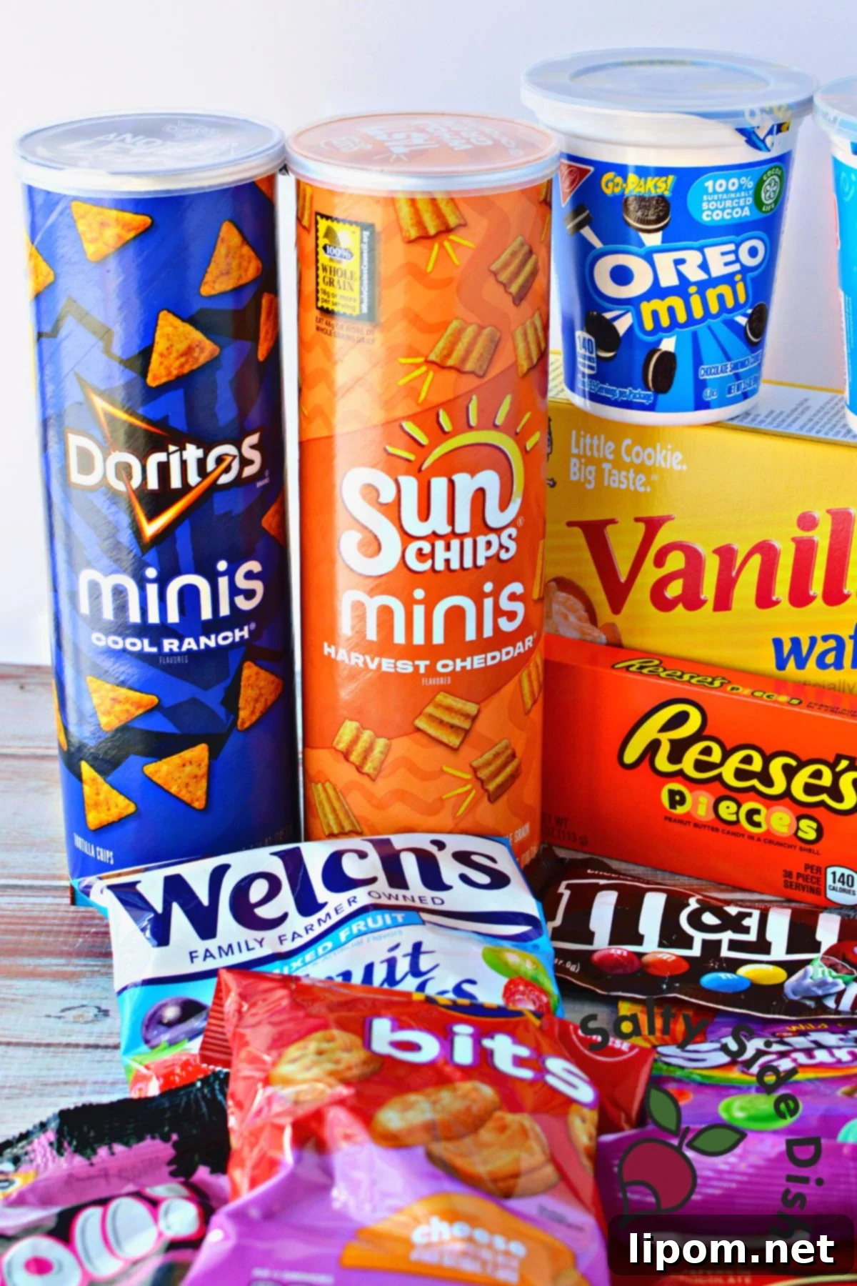 Graze Gear 6 a variety of snacks together.