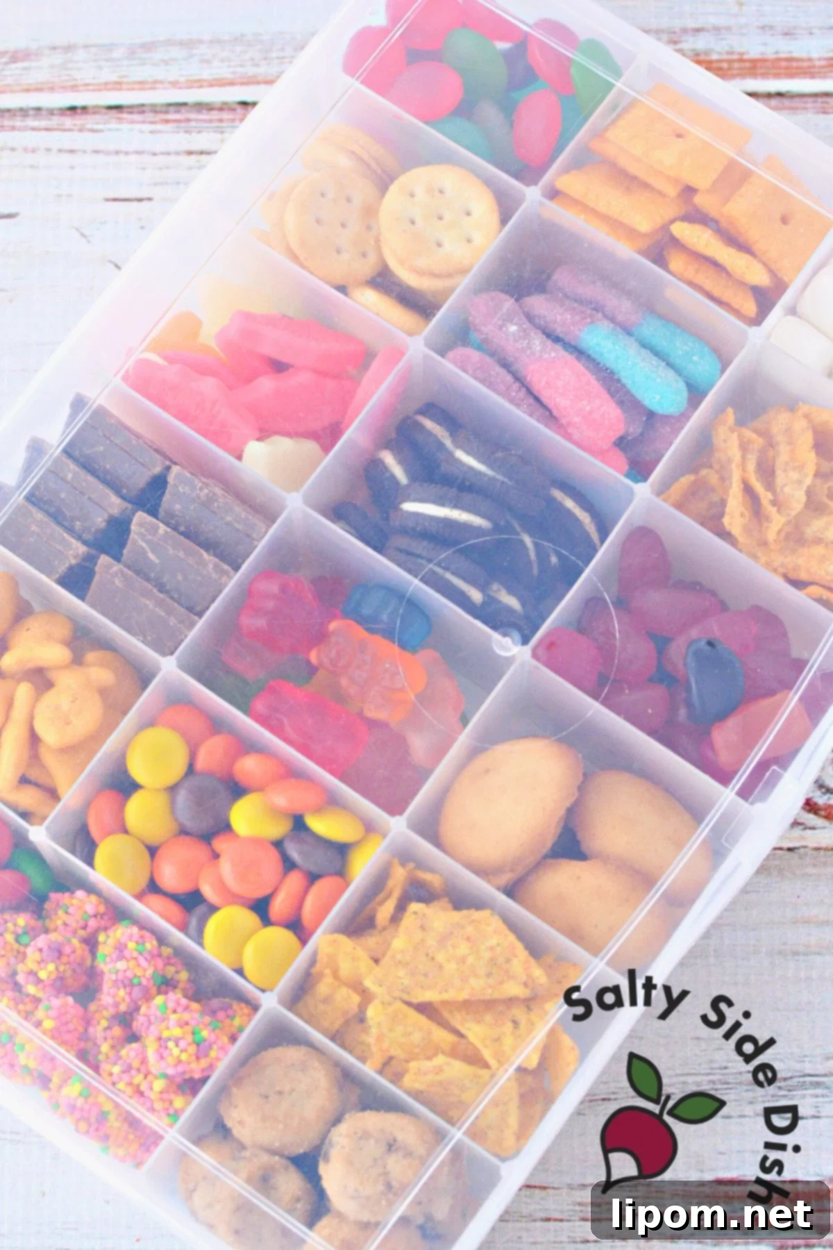 Graze Gear 9 food snack box with closed lid.