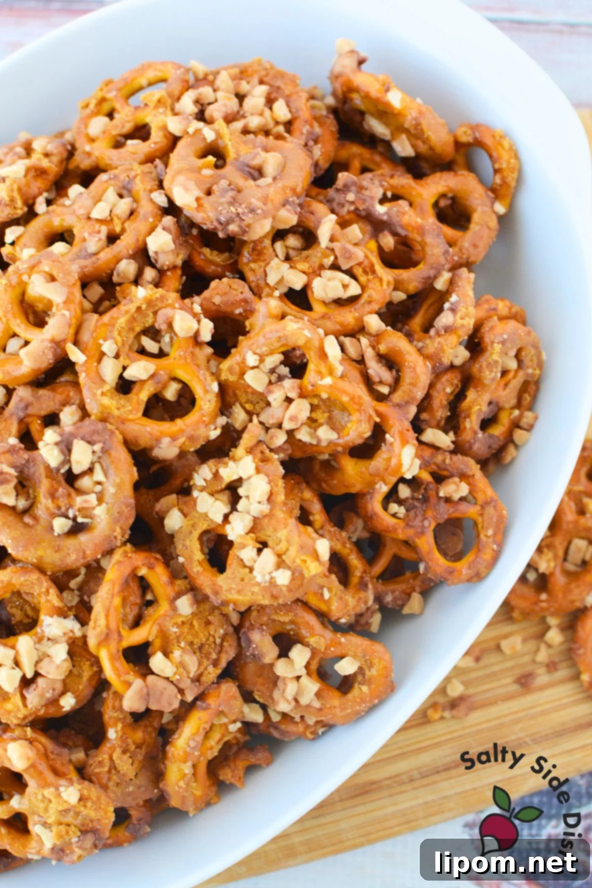 Sweet and Salty Pretzel Bites 2 Bowl of butter toffee pretzels topped with toffee bits, simple holiday snack idea